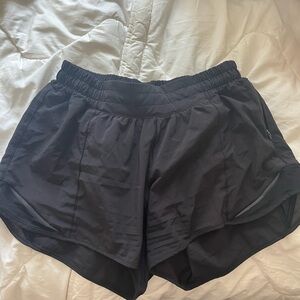 Lululemon, Hotty Hot lined Short 2.5 inch